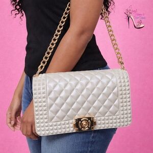 Elegant Quilted Shoulder Bag - Cream